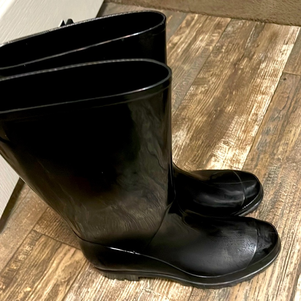 Black mid calf rain boots